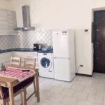 Milan Apartment Gorla Red Line - Particolare della Cucina zona living - Accesso Frigorifero e Lavasciuga
